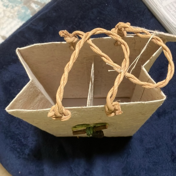 Sand Colored Textured Light Cardboard Double Wine Bottles Gift Bag - Picture 7 of 10